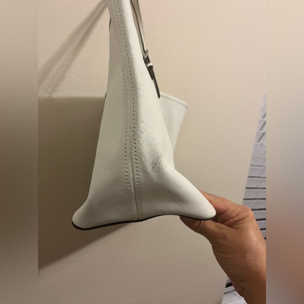 Michael Kors Jet Setter White Handbag - Picture 3 of 9